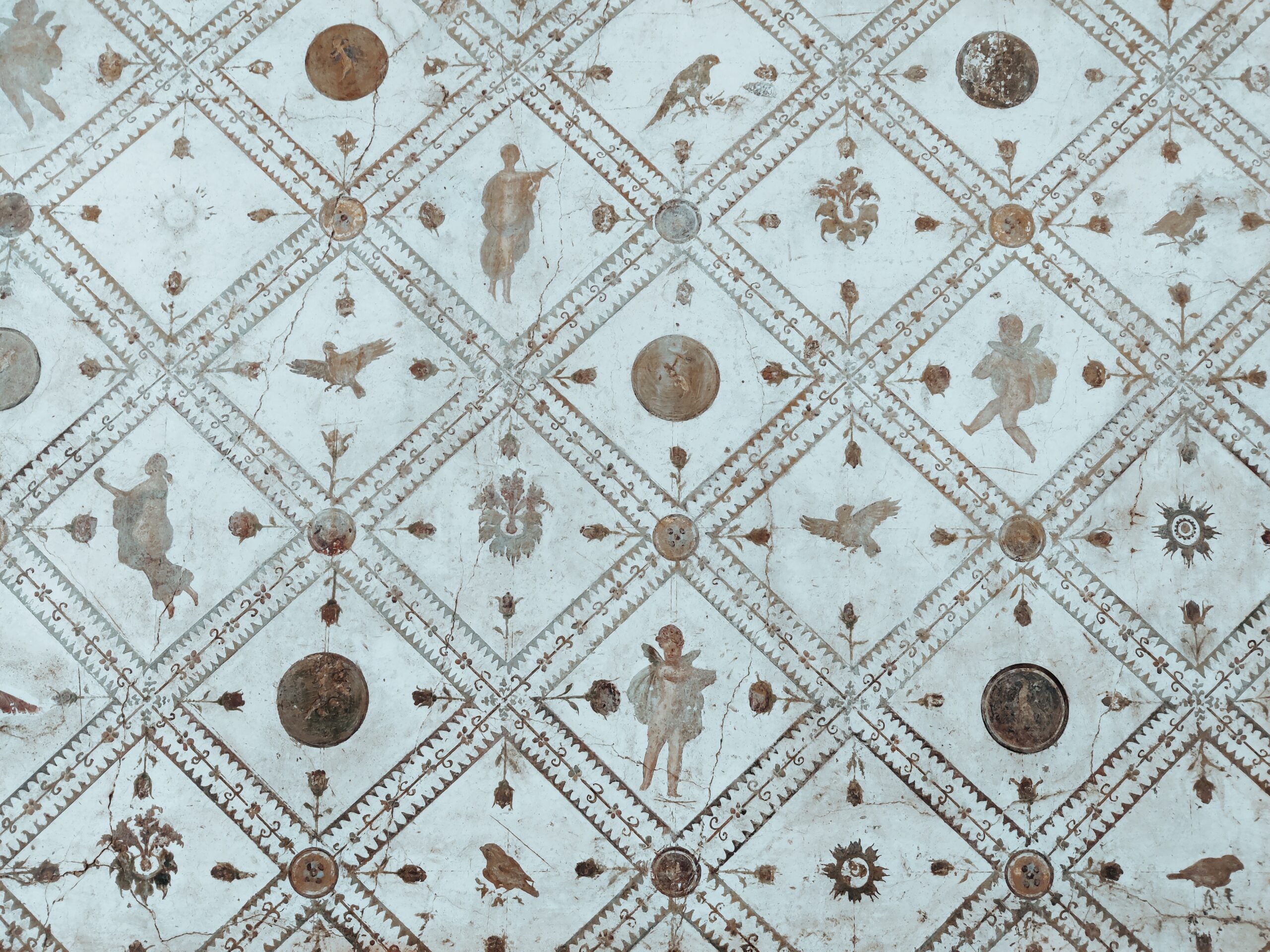 Carpet-like wall painting, with large lozenges with alternated figures, bids, discs, corollas.